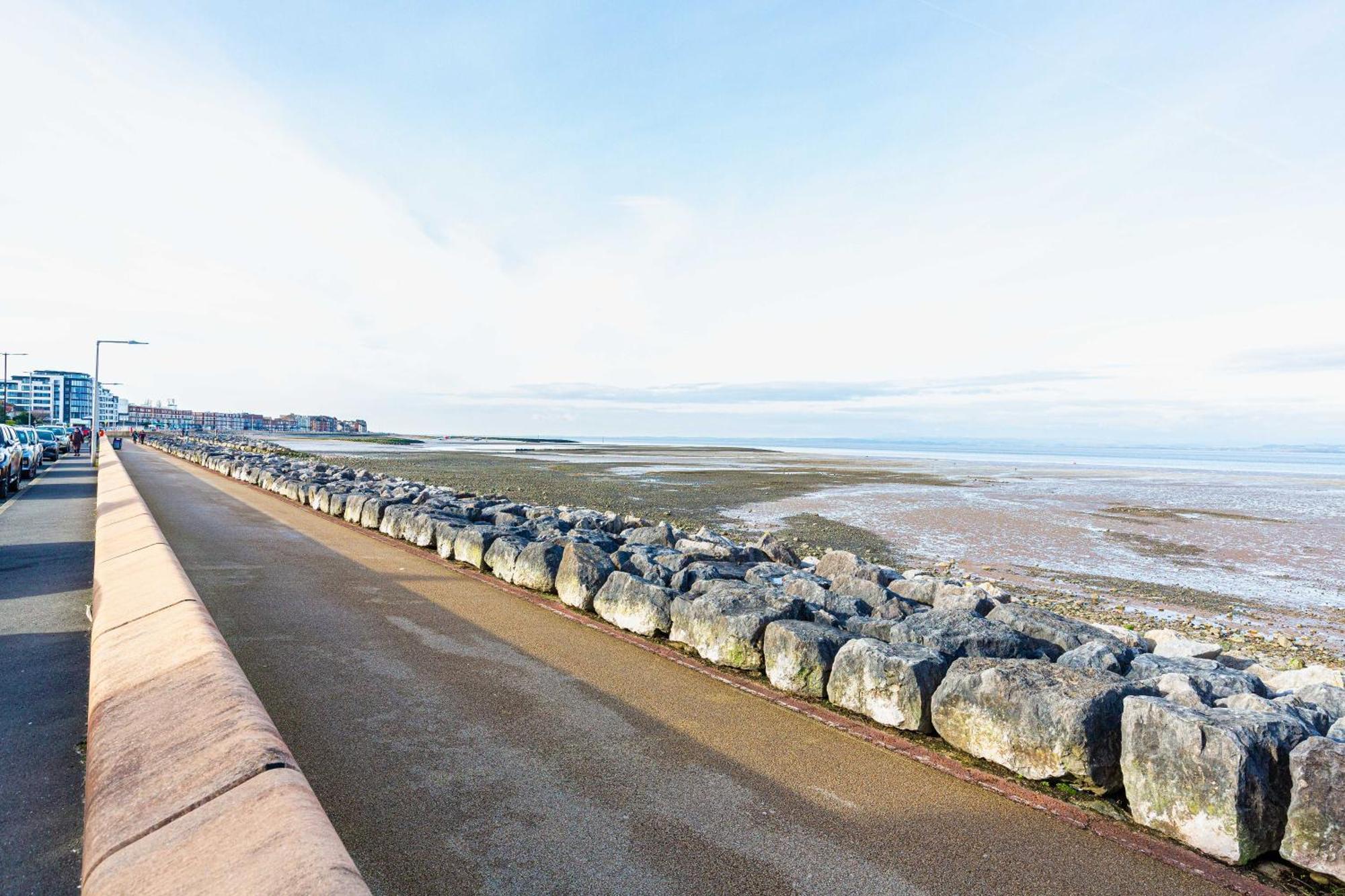 Beachfront Apartment 3 Bedrooms Sleeps 7 - Gateway To The Lake District - Newly Refurbished Моркам Экстерьер фото